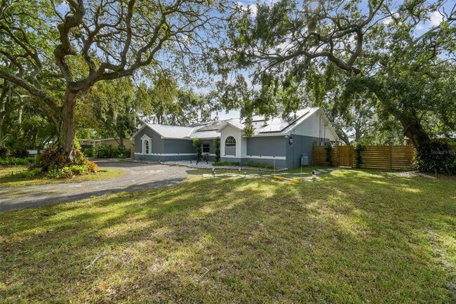 Foto del edificio - 15410 Manning Dr
