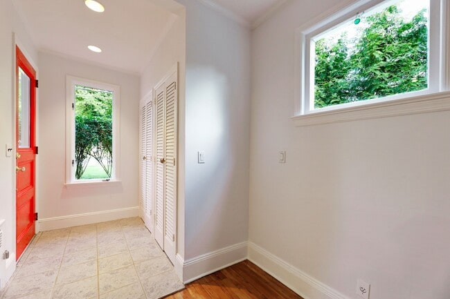 Building Photo - 24 Merrifield Way