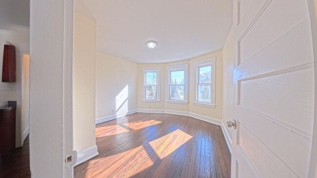 Building Photo - 5 Fox St