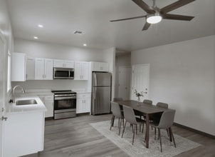Building Photo - 1444 S 13th Pl