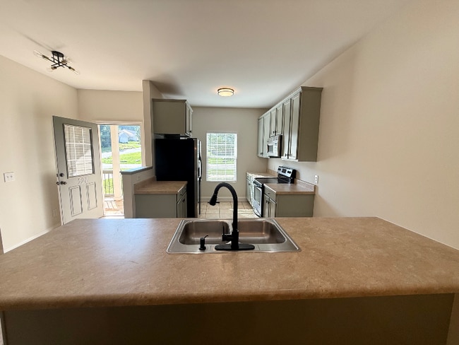 Foto del edificio - 521 E Perkins Creek Rd