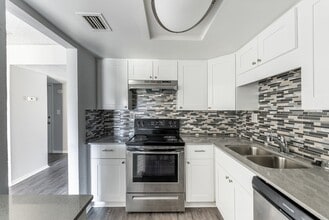 Building Photo - River View Apartments