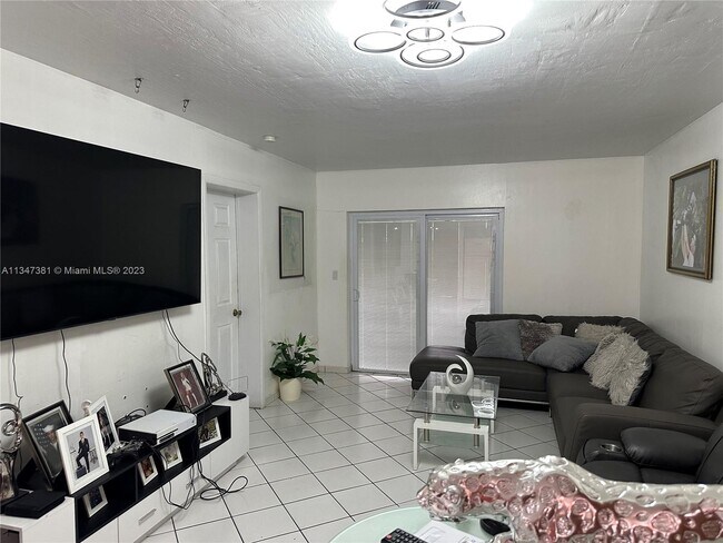 Foto del edificio - 5625 W 26th Ct