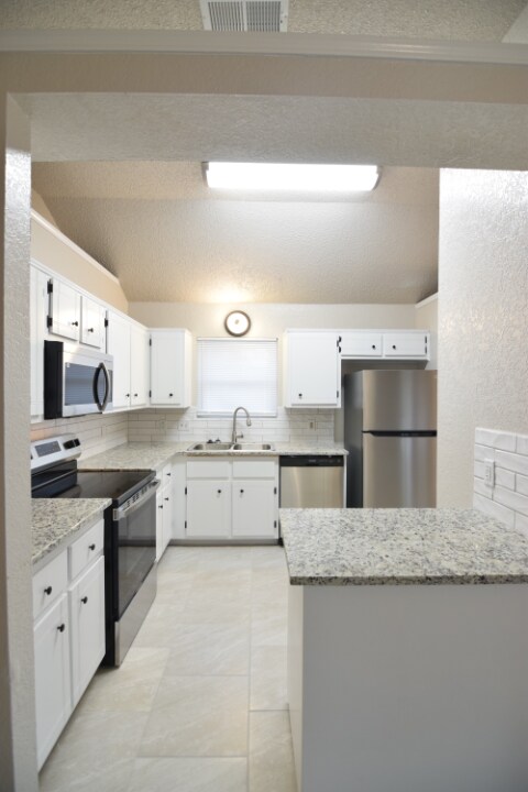 Building Photo - 305 Halter Dr