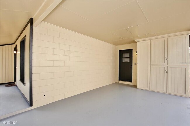 Building Photo - 3 br, 1 bath House - 5618 R Pinerock Rd