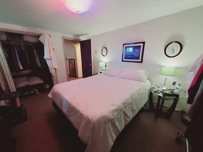 Building Photo - 144 Alpine St