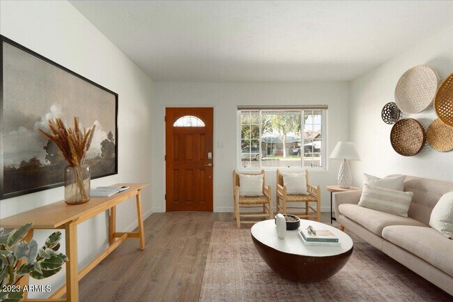 Foto del edificio - 4429 E Glenrosa Ave