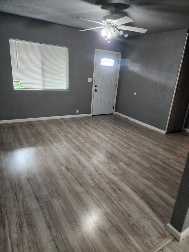 Foto del edificio - 824 River Rd