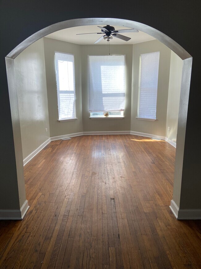 Sala de estar - 1631 S Central Park Ave