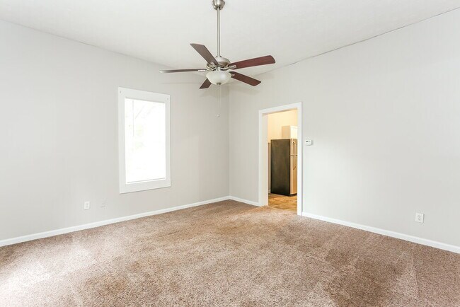 Foto del edificio - 6129 Sorrell St NE