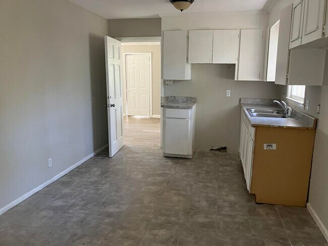 Foto del edificio - 2050 Cherokee Ct