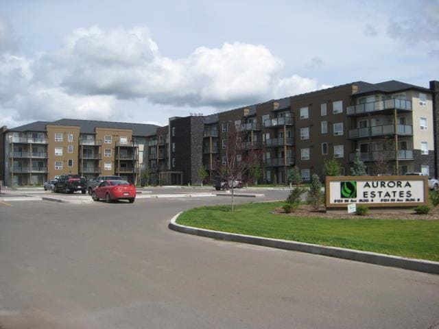 Building Photo - 9124-9196 96 Ave