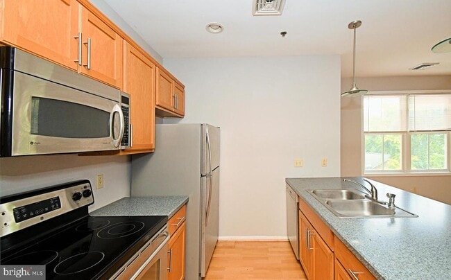 Building Photo - 154 Bridge St