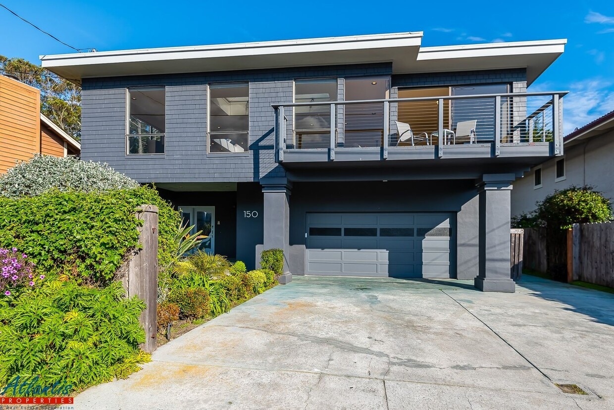 Primary Photo - Desirable Home | Oceans Views | Close To B...