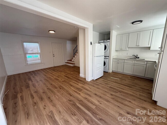 Foto del edificio - 421 Honeywood Ave