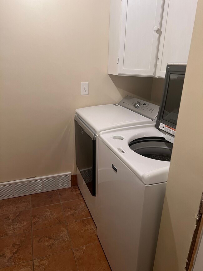 Building Photo - South Weber