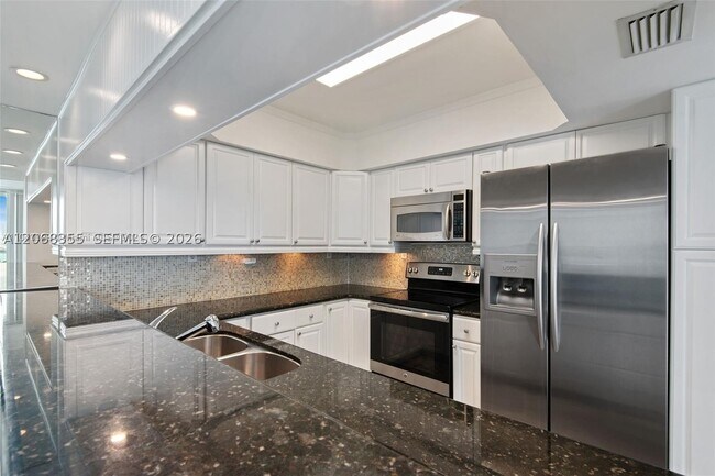 Foto del edificio - 650 West Dr