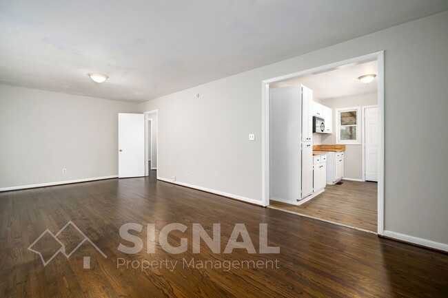 Foto del edificio - 213 Lake Dr Cir NE