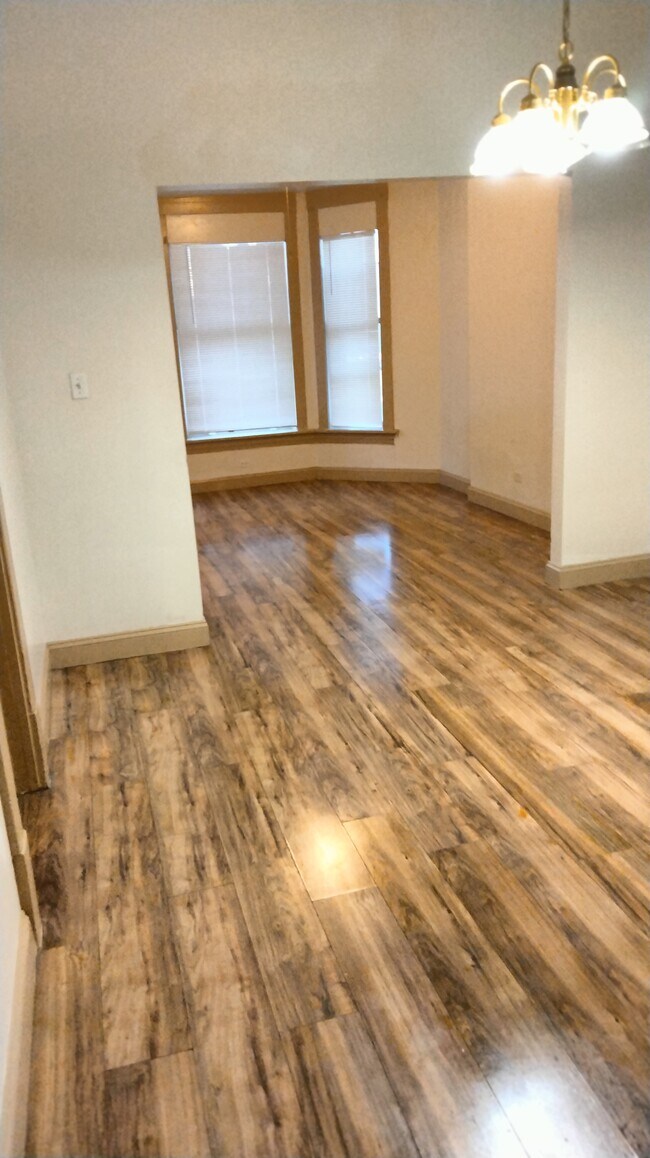 Dining Room - 3939 W Flournoy St