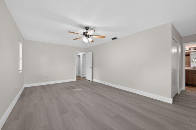 Foto del edificio - 1329 SW 151st Way