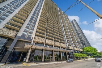 Building Photo - 400 E Randolph St