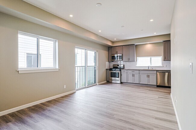 Foto del edificio - Newly built 4 bed/4 bath townhome in a 6-u...