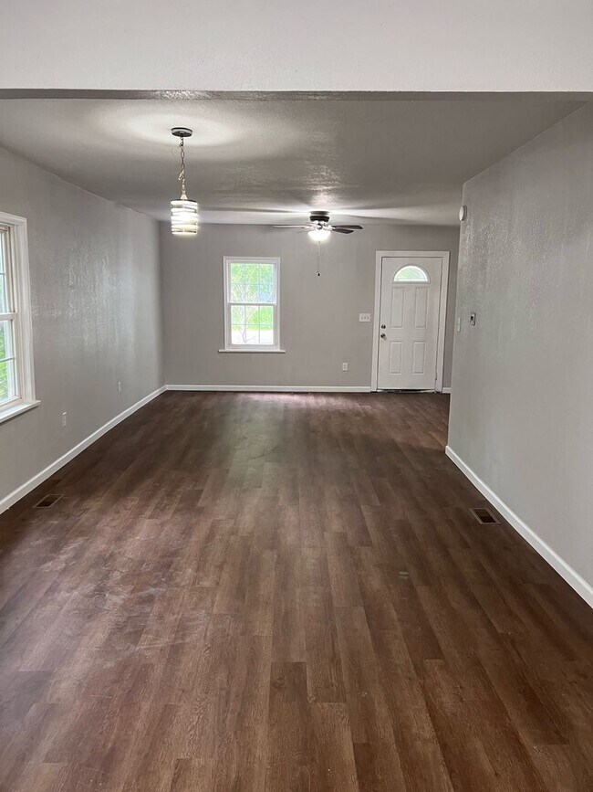 Building Photo - 1207 s 74th