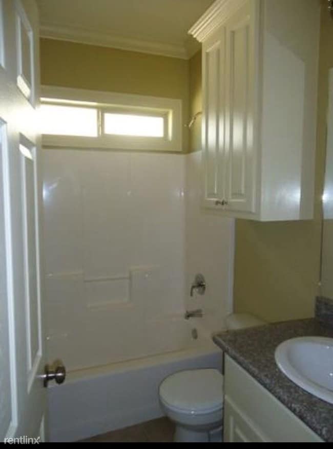 Building Photo - 9021 Metairie Dr