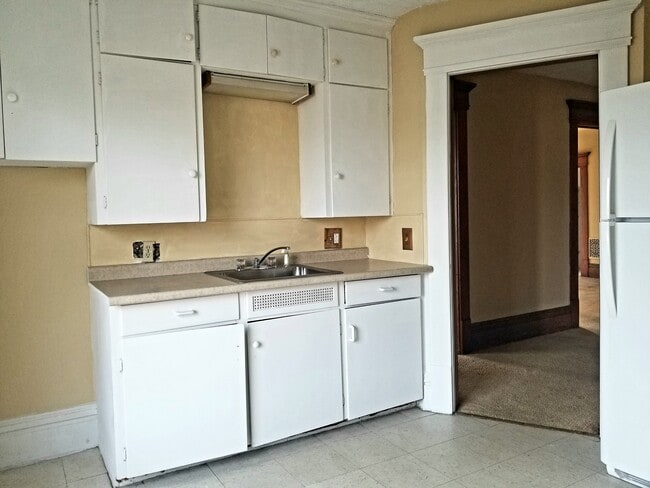 Building Photo - 1015 S Arch Ave