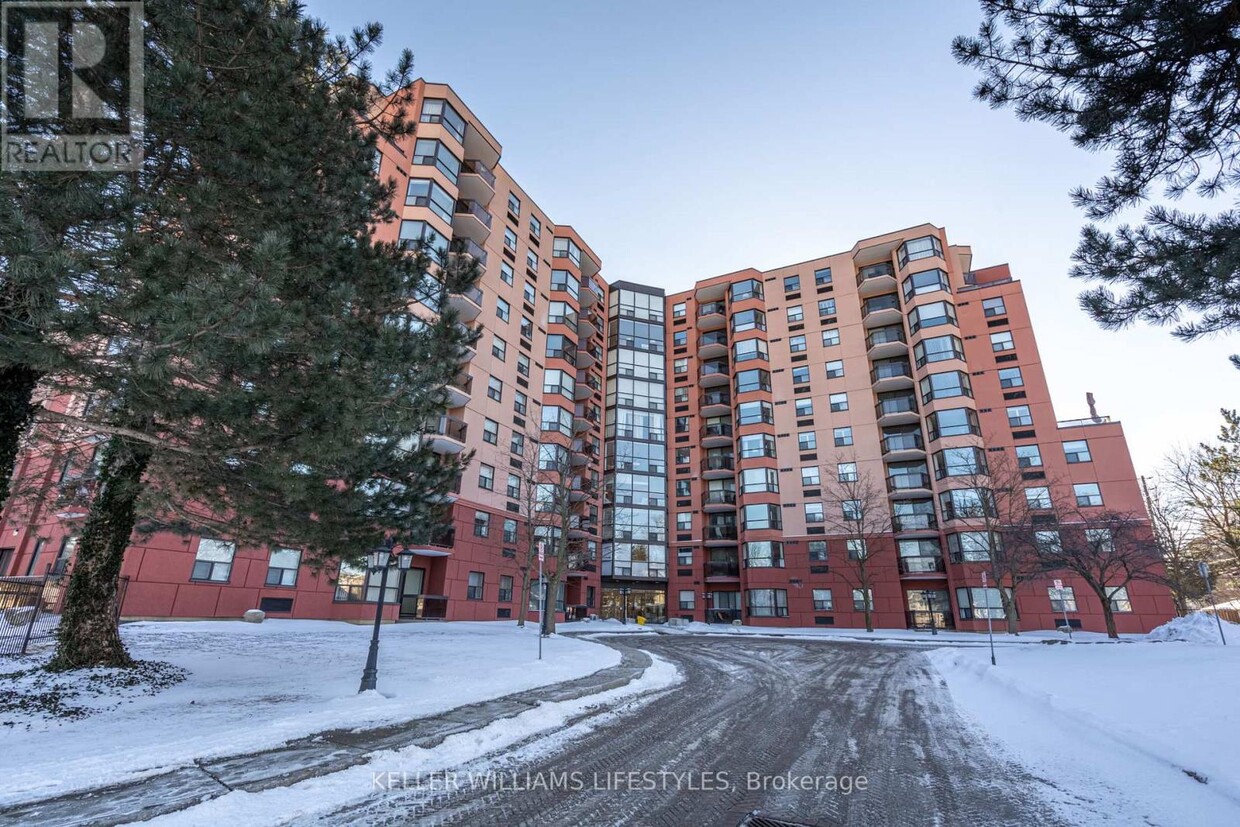 Building Photo - 600-600 Talbot St