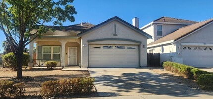 Building Photo - 5 Marla Ct