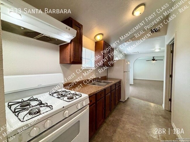 Building Photo - 1333 Santa Barbara St