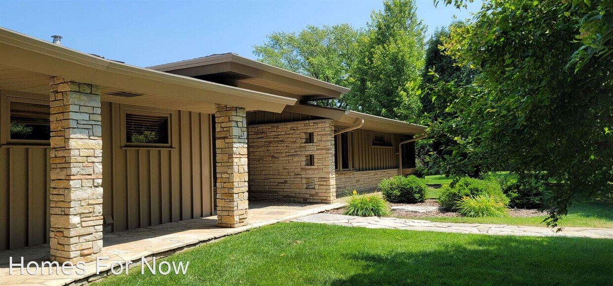 Primary Photo - 4 br, 3.5 bath House - 5115 Lake Ridge Road