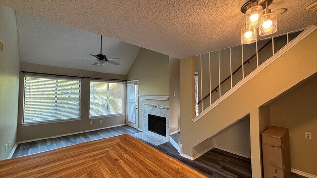 Building Photo - 2301 Basil Dr