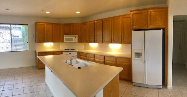 Foto del edificio - Clean 4 Bedroom, 2.5 Bath Home with 3 Car ...