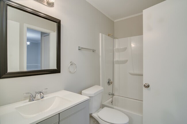 Building Photo - 1925 Heckle St