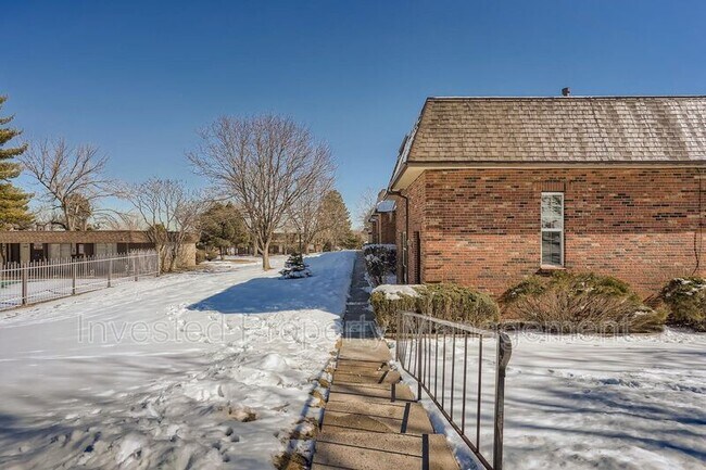 Building Photo - 5559 S Lowell Blvd