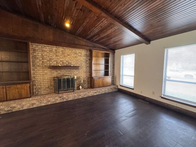 Building Photo - Full of charm and detail this 3 beds 2 bath home in Norman is ready for move in!