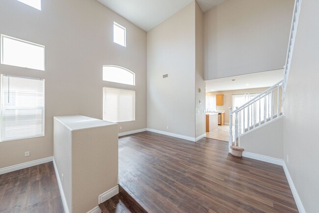 Building Photo - Gated Community House!