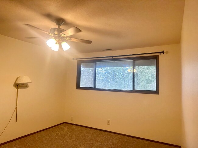 Foto del edificio - 6310 NW Ponderosa Ave