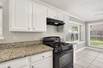 Building Photo - 12403 Meadow Ridge Dr