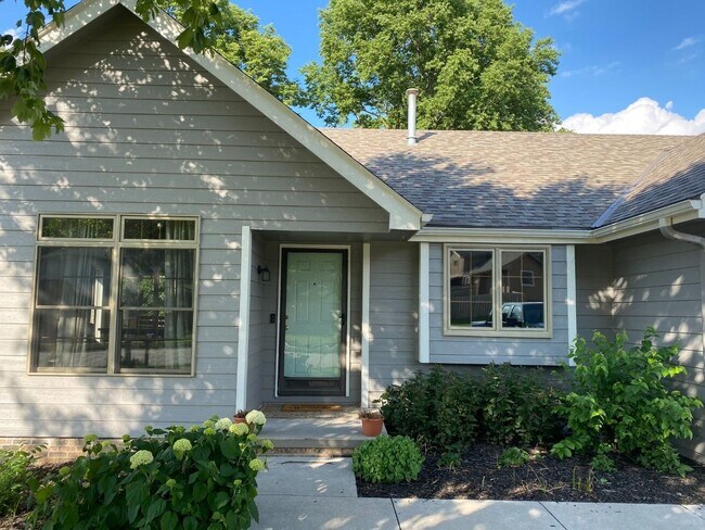 Foto del edificio - Home For Rent Bellevue.