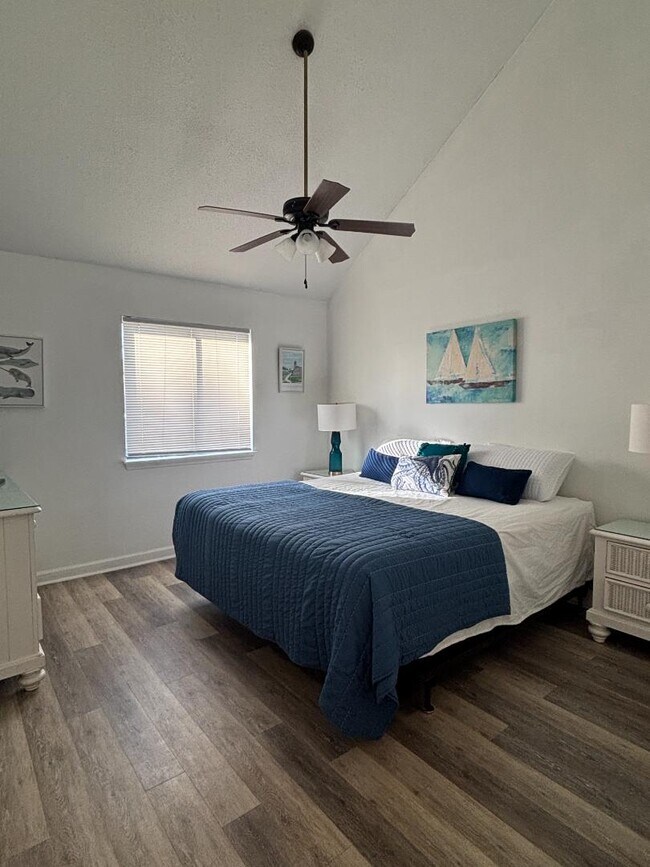 Foto del edificio - 3700 Golf Colony Ln