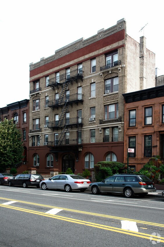 Building Photo - 415 9th St