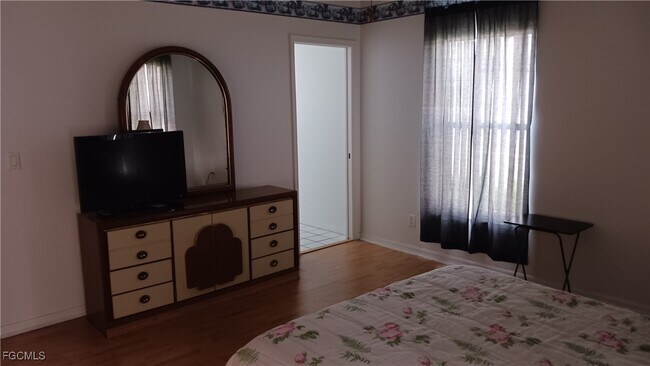 Foto del edificio - 17704 Acacia Dr