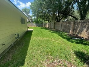 Building Photo - 2711 Colony Dr