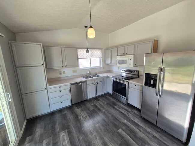 Building Photo - 2258 Antoinette Way