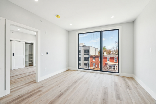 Foto del edificio - 3748 Lancaster Ave