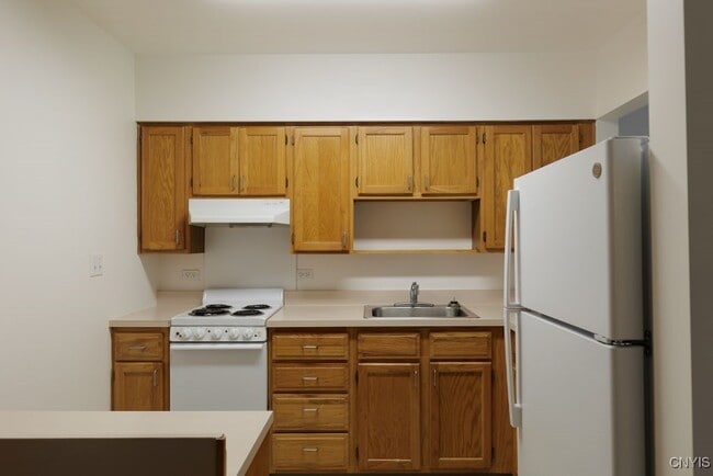 Building Photo - 224 Leray St