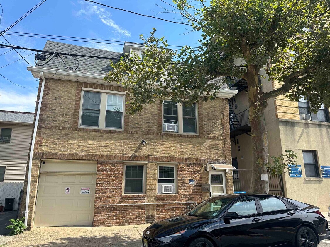 Primary Photo - 7108 Hudson Ave